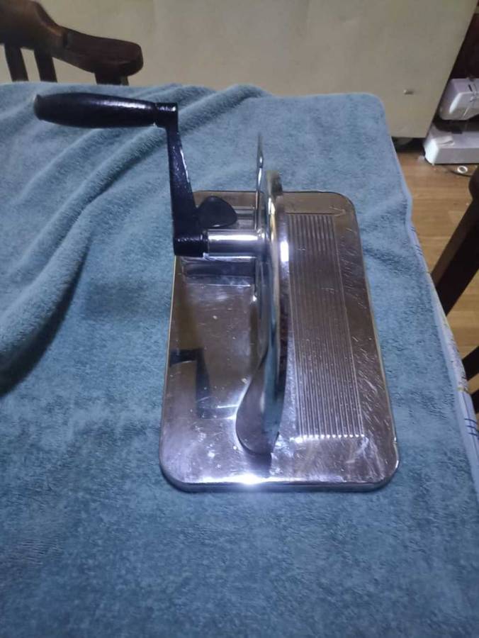 Pineware vintage bread slicer