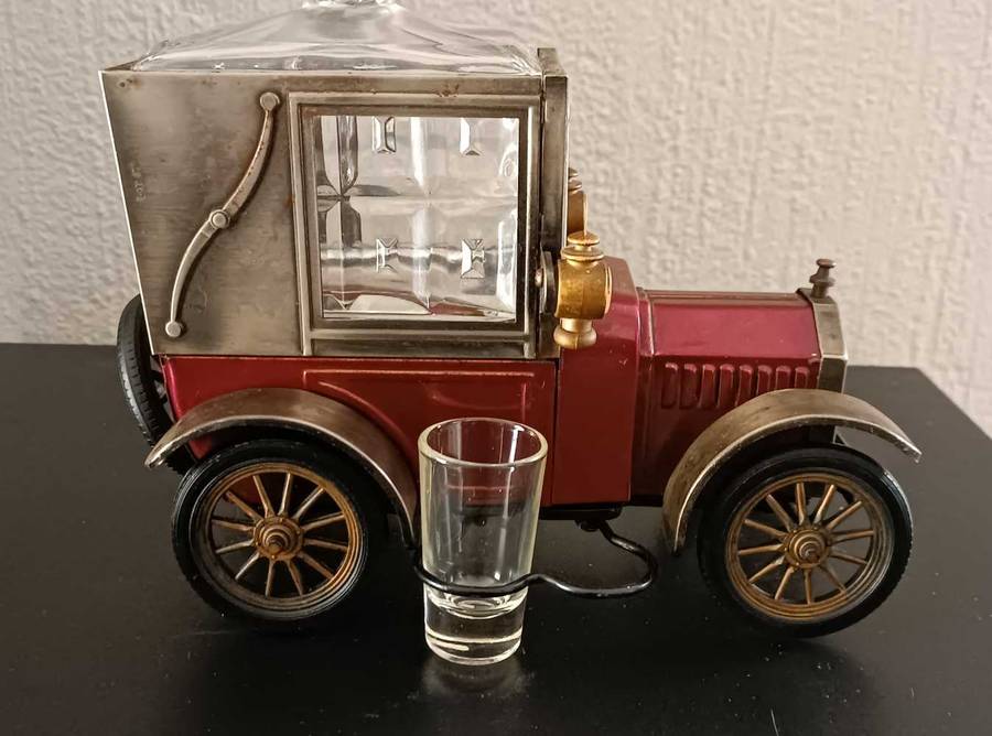 Wind up music vintage 1918 Ford truck model liquor decanter set