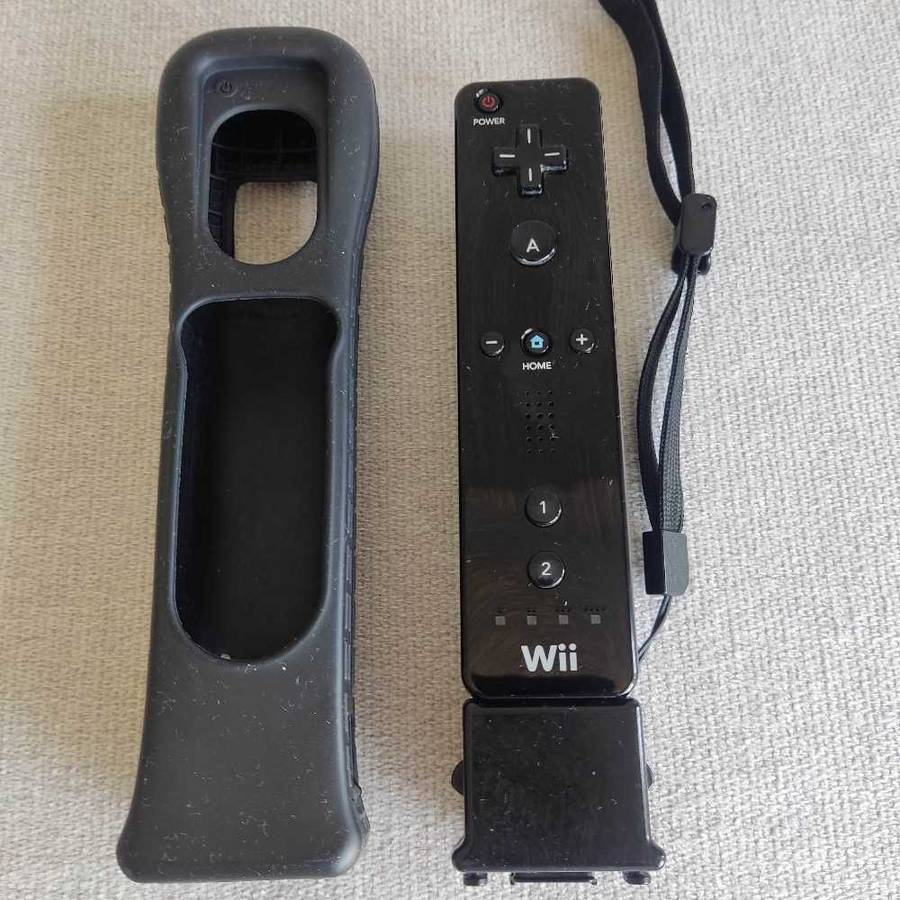 Nintendo Wii Controller with Wii Motion plus attachment +silicon sleeve