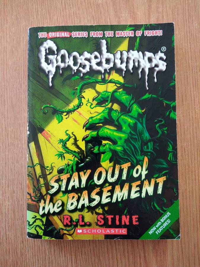 R. L. Stine Goosebumps STAY OUT OF THE BASEMENT