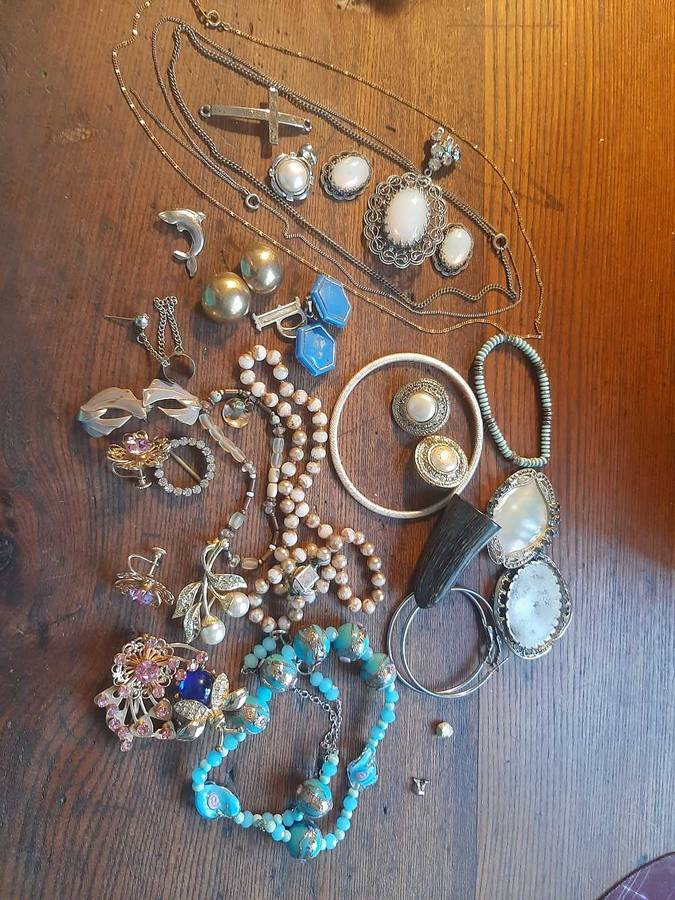 Joblot costume jewellery in vintage jewelary case