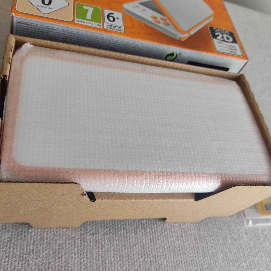 `New` Nintendo 2ds xl Console with original charger +box