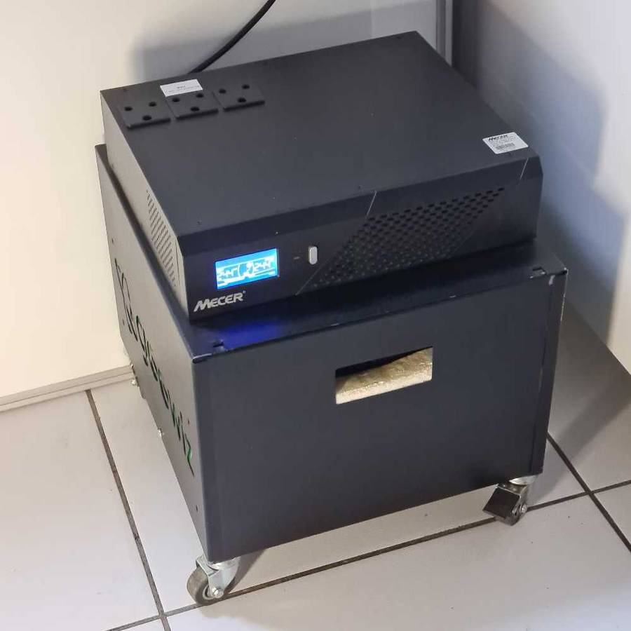 coming with 2 x 12v batteries. MECER power backup. MODEL: LOBO 1200/IVR-1200LBKS