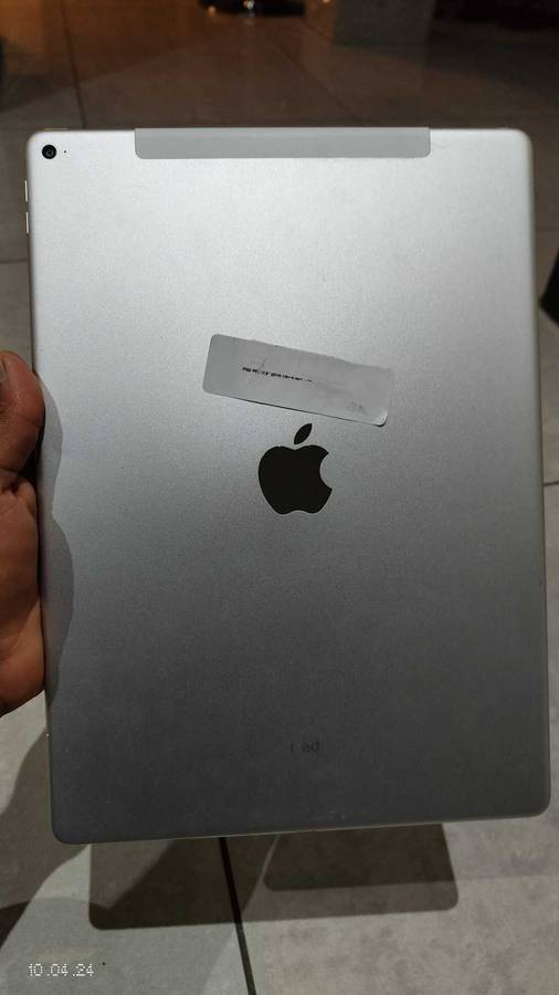 Apple iPad Pro  12.9` A1652(2015) 128GB cell + wifi  silver(Pre owned) clean condition