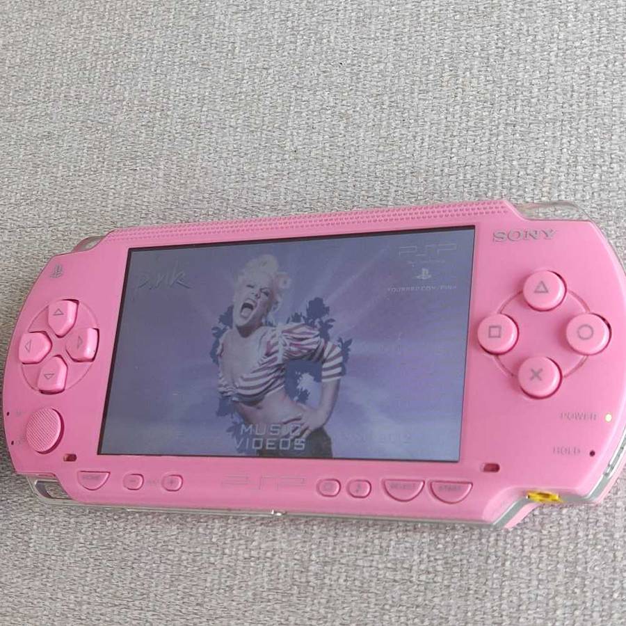 Playstation Portable (Psp) +original charger and games