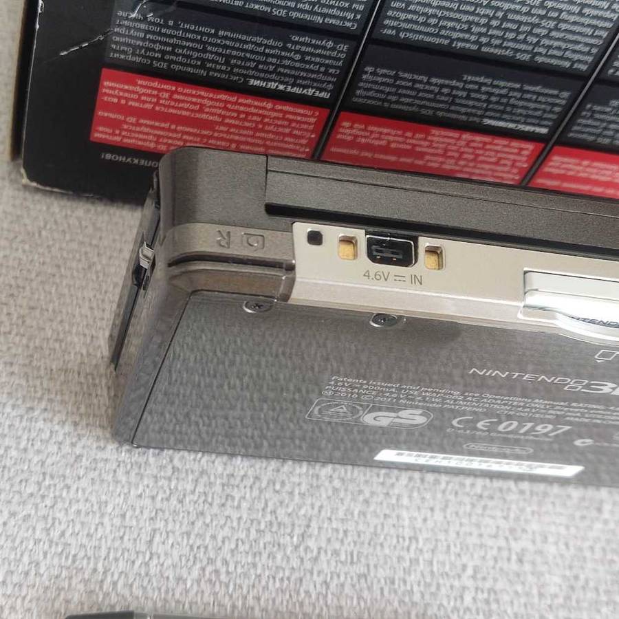 Nintendo 3ds European region Console +box