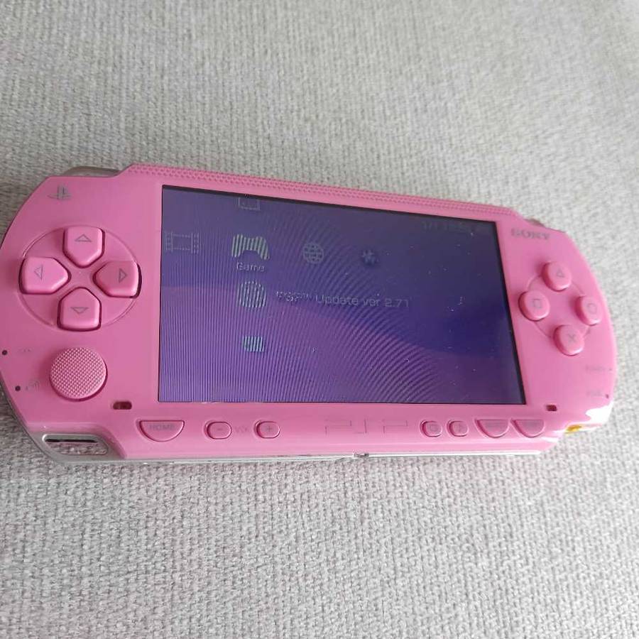 Playstation Portable (Psp) +original charger and games