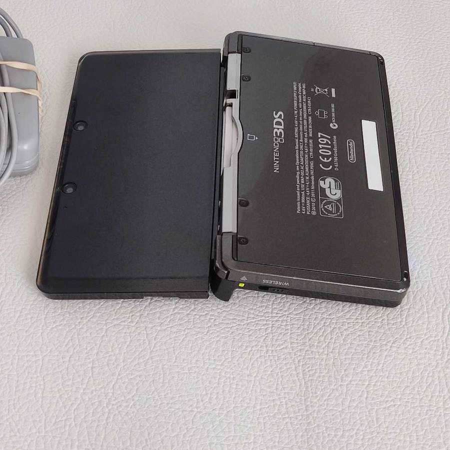 Nintendo 3ds console with Original charger
