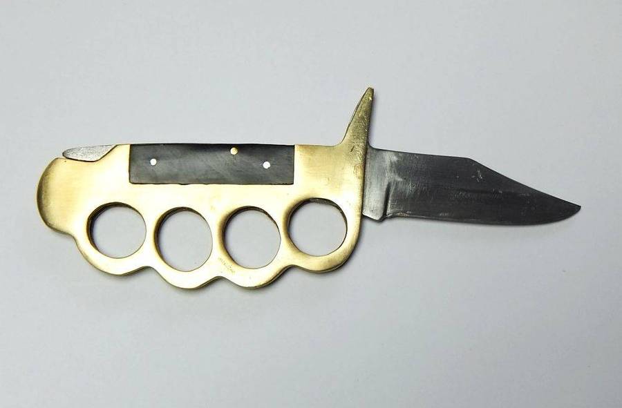 A rarely seen vintage brass knuckle duster knife combo in great working condition