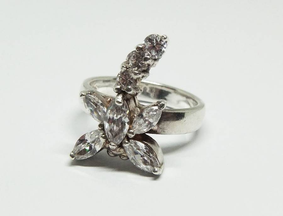 AN AWESOME SOLID STERLING SILVER DRAGONFLY RING WITH STUNNING FACETED CZ STONES PLUS GIFT BOX