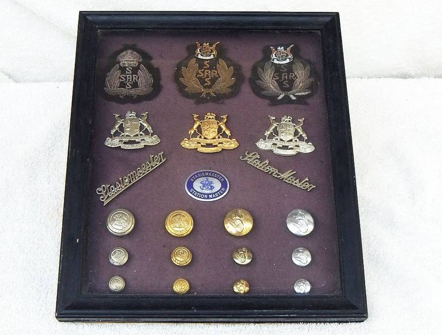 S A R / S A S - SOUTH AFRICAN RAILWAYS STATION MASTER BADGE AND BUTTON COLLECTION FRAMED LONG AGO