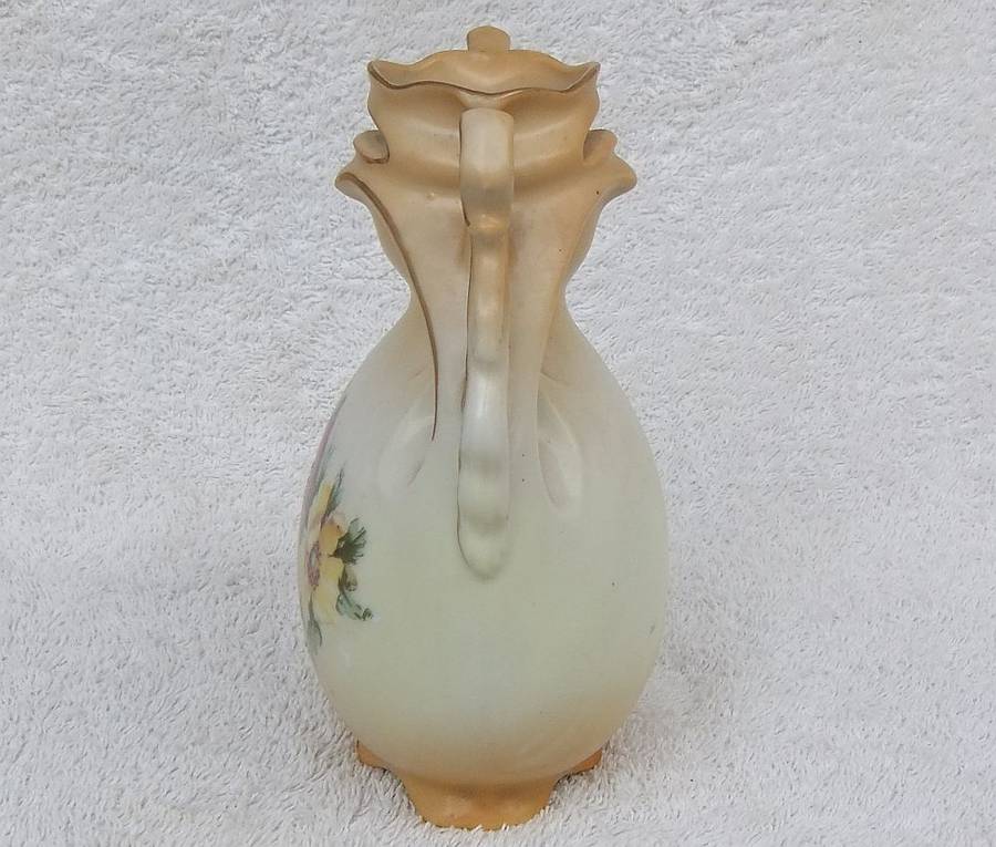 A RARE VICTORIAN ART NOUVEAU PATTERN BLUSHWARE VASE BY VICTORIA AUSTRIA