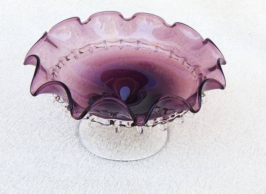 WOW !! A BEAUTIFUL VINTAGE VENETIAN STYLE FOOTED GLASS SWEET OR FRUIT BOWL IN EXCELLENT CONDITION !!