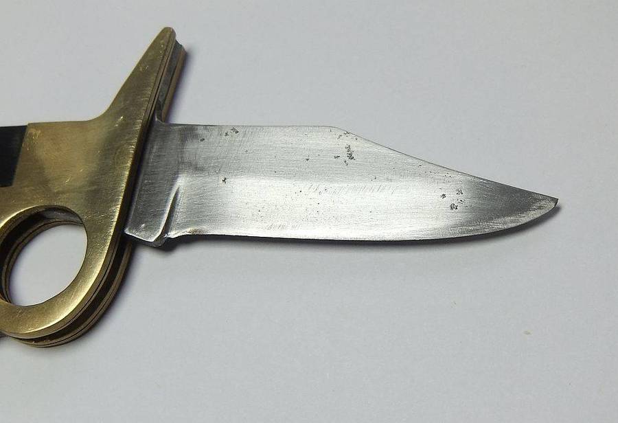 A rarely seen vintage brass knuckle duster knife combo in great working condition