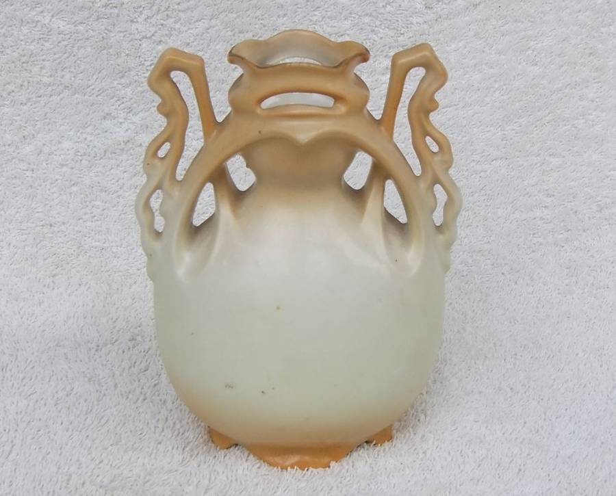 A RARE VICTORIAN ART NOUVEAU PATTERN BLUSHWARE VASE BY VICTORIA AUSTRIA