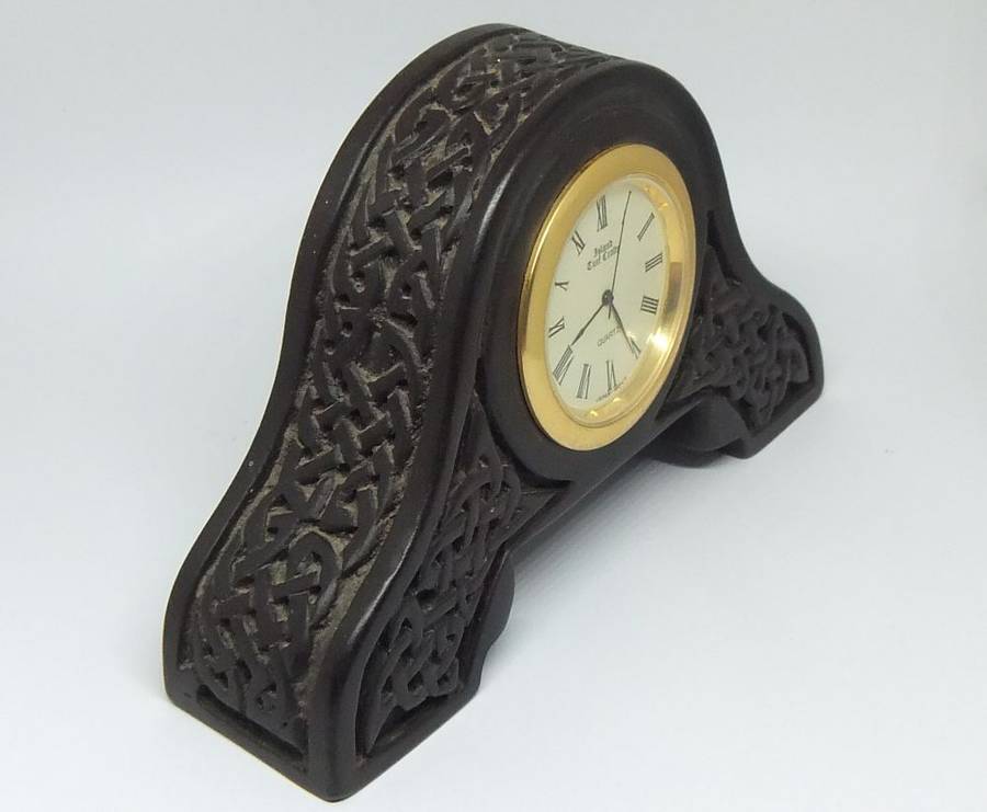 AN AWESOME VINTAGE CELTIC DESIGN DESK CLOCK BY  ISLAND TURF CRAFTS IRELAND - WORKING 100%