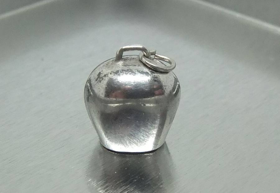 A CUTE VINTAGE "800" SILVER SWISS THEME COW BELL CHARM ( 80% SILVER ) - FREE COMBINING !!