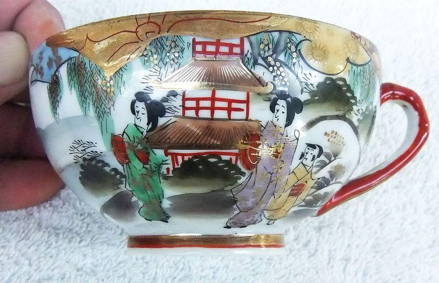 MUST SEE !! A MAGNIFICENT HIGHLY DETAILED VINTAGE SIGNED HAND PAINTED JAPANESE CUP AND SAUCER !!