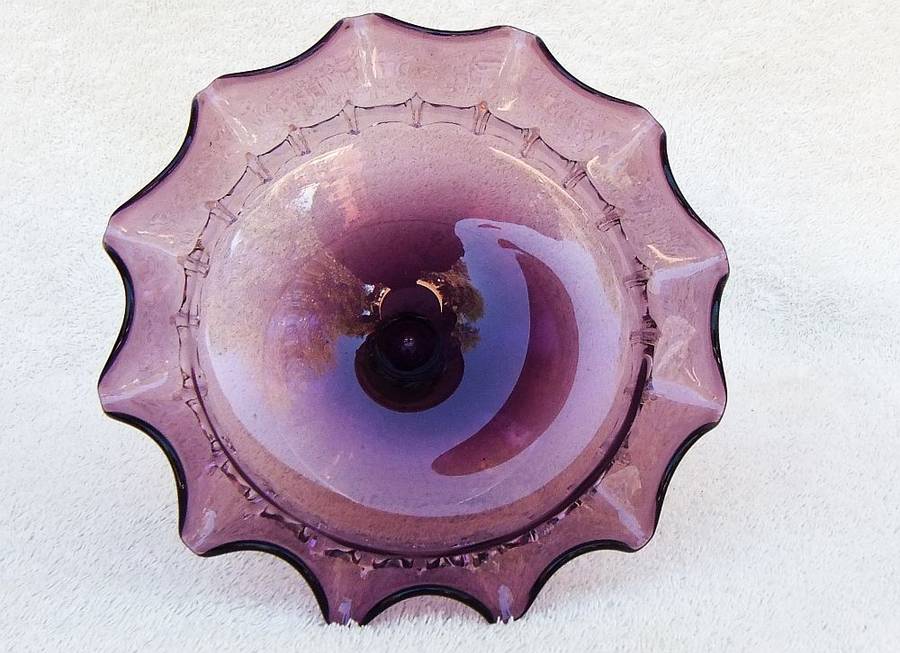 WOW !! A BEAUTIFUL VINTAGE VENETIAN STYLE FOOTED GLASS SWEET OR FRUIT BOWL IN EXCELLENT CONDITION !!