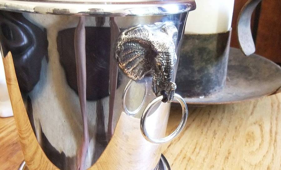 AN ABSOLUTELY GORGEOUS RARE VINTAGE SILVERPLATE ICE BUCKET WITH ELEPHANT FINIAL AND HANDLES
