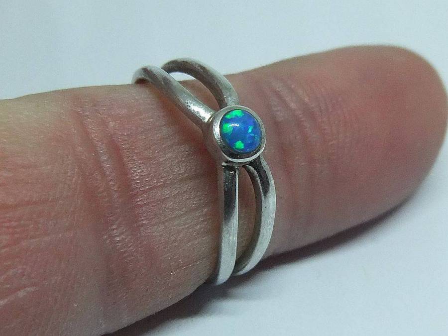 A charming sterling silver ring with a cabochon fiery Opal inset