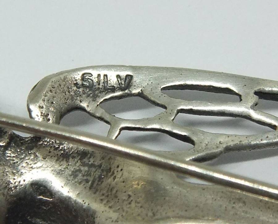 LOOK !! A BEAUTIFULLY DETAILED SOLID STERLING SILVER ART DECO STYLE SWALLOW BROOCH !! WOW !!