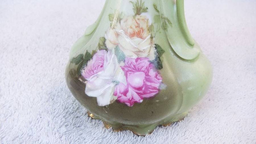 A BEAUTIFUL ART NOUVEAU PERIOD GERMAN PORCELAIN EWER VASE WITH ROSE DETAIL !! WOW !!