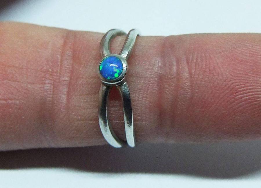 A charming sterling silver ring with a cabochon fiery Opal inset