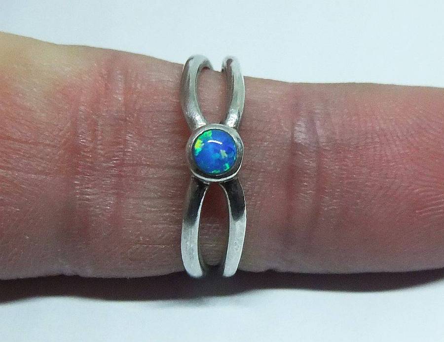 A charming sterling silver ring with a cabochon fiery Opal inset