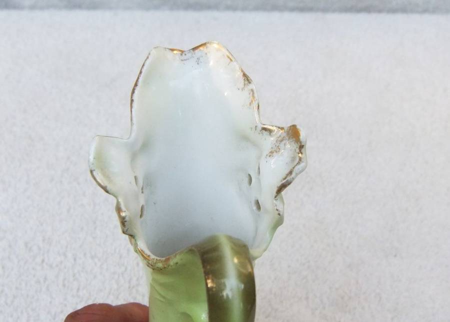 A BEAUTIFUL ART NOUVEAU PERIOD GERMAN PORCELAIN EWER VASE WITH ROSE DETAIL !! WOW !!