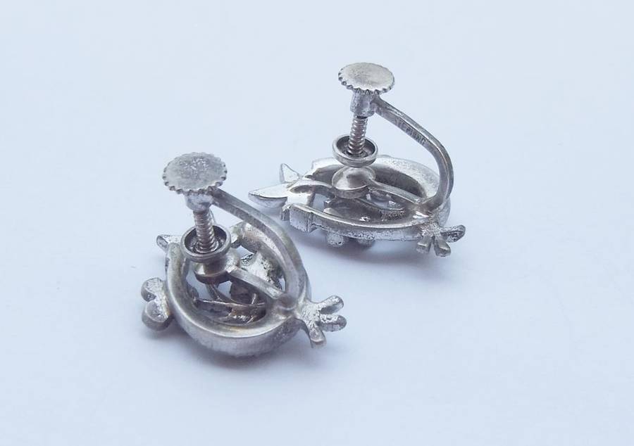 WOW !! A GORGEOUS PAIR OF VINTAGE SCREW ON STERLING SILVER EARRINGS SET WITH MARCASITE !!