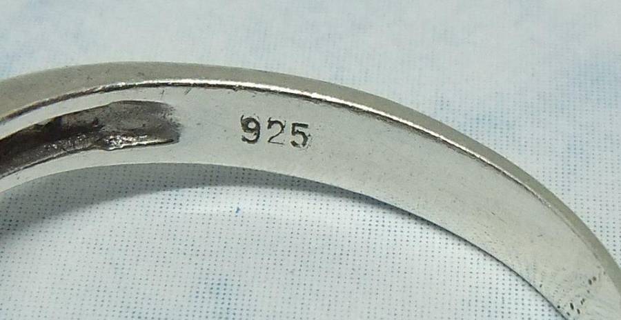 AN ENGAGEMENT STYLE SOLID STERLING SILVER RING SET WITH FACETED CZ STONES