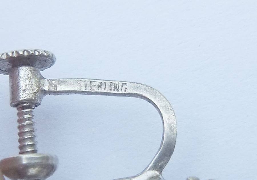 WOW !! A GORGEOUS PAIR OF VINTAGE SCREW ON STERLING SILVER EARRINGS SET WITH MARCASITE !!
