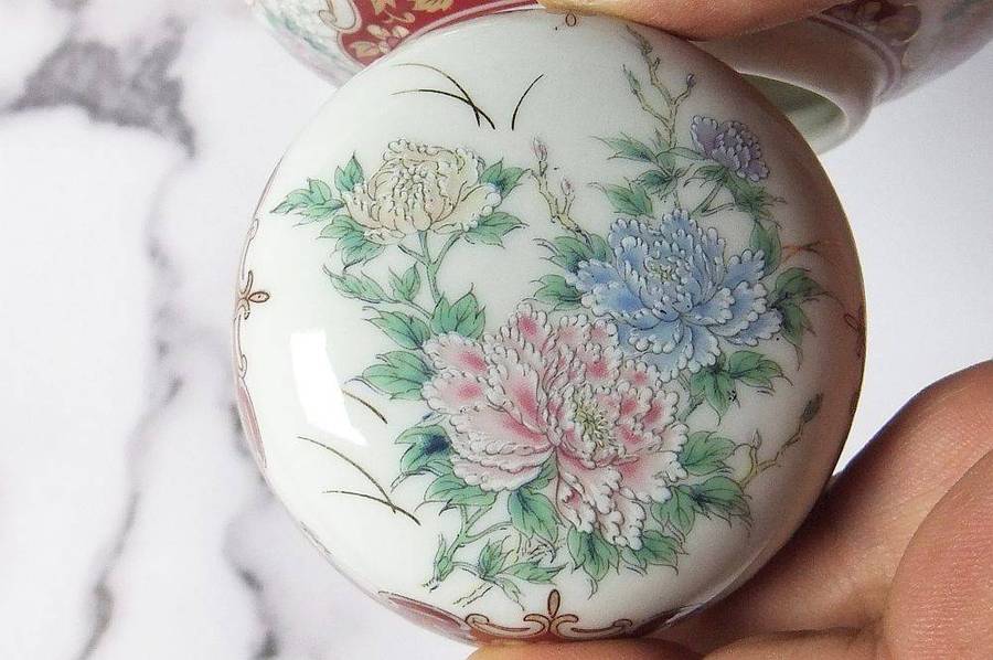 A vintage Oriental porcelain ginger jar with Peacock motif and gold detail