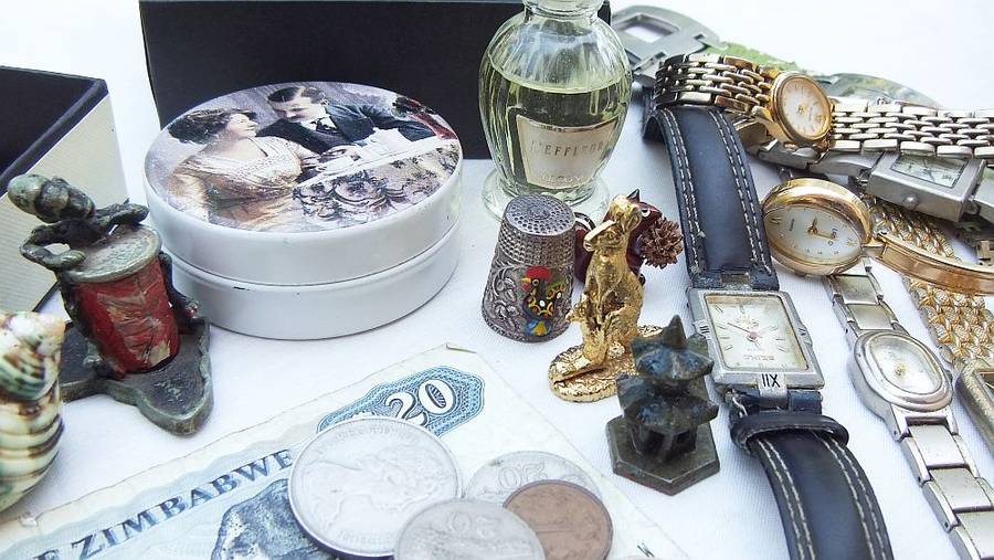 BITS AND BOBS , SPARES AND MORE ... OVER 70 COINS AND ALL SORTS OF USABLE THINGS !! BID FOR THE LOT