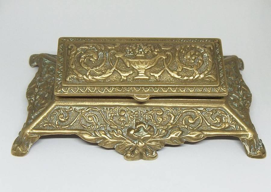 WOW !! A STUNNING OLD SOLID BRASS ART NOUVEAU STYLE STAMP SAFE IN EXCELLENT CONDITION !! DESKPIECE