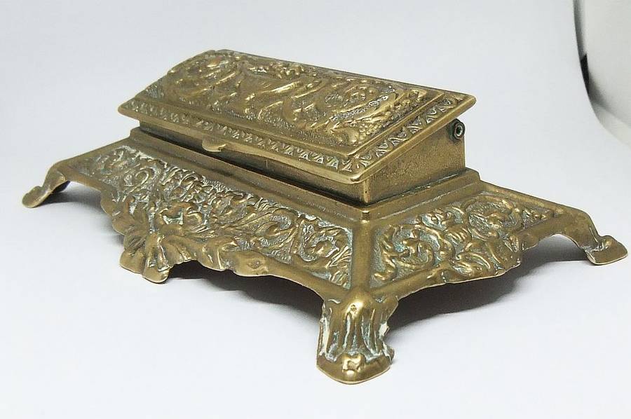 WOW !! A STUNNING OLD SOLID BRASS ART NOUVEAU STYLE STAMP SAFE IN EXCELLENT CONDITION !! DESKPIECE