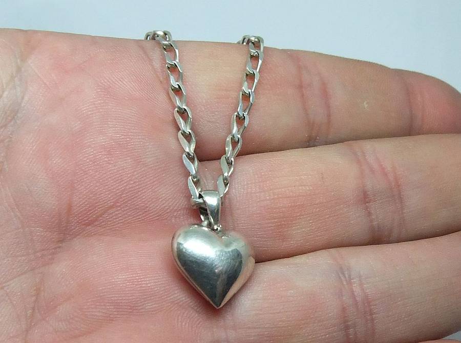 WOW !! A GREAT QUALITY SOLID STERLING SILVER NECKLACE WITH A FAT STERLING SILVER HEART PENDANT !!