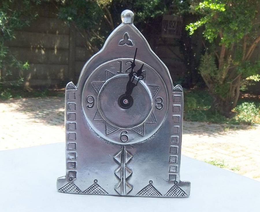 RARE FIND !! A TOTALLY COOL ORIGINAL CARROL BOYES GOTHIC STYLE CLOCK IN WORKING CONDITION !! WOW !!
