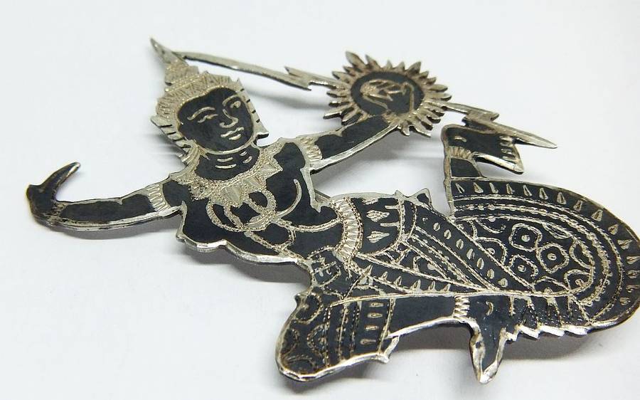 WOW !! A LARGE VINTAGE SOLID STERLING SILVER NIELO HINDU GODDESS BROOCH MADE IN SIAM ( THAILAND )