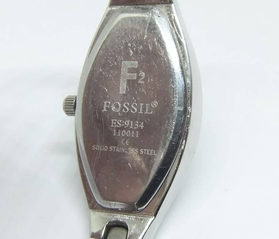 A VERY STYLISH LADIES GENUINE FOSSIL HINGED BANGLE QUARTZ WATCH IN GOOD WORKING CONDITION !!
