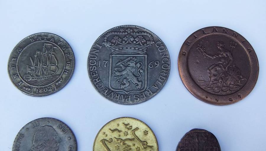 WOW !! 7 VINTAGE VAN RIEBEECK REPLIKA COINS DISTRIBUTED BY BP - TREASURE TROVE !! BID FOR ALL !!