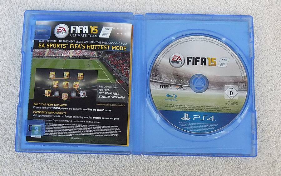 PLAYSTATION 4 GAME - FIFA 15