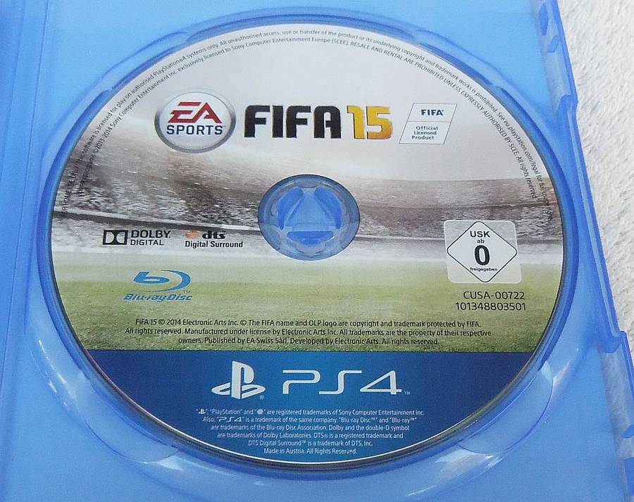 PLAYSTATION 4 GAME - FIFA 15