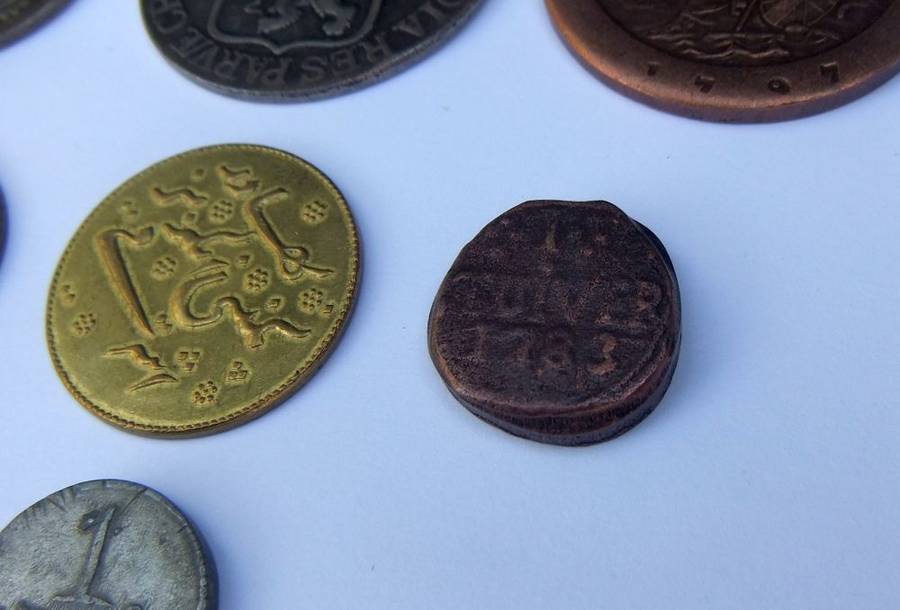 WOW !! 7 VINTAGE VAN RIEBEECK REPLIKA COINS DISTRIBUTED BY BP - TREASURE TROVE !! BID FOR ALL !!