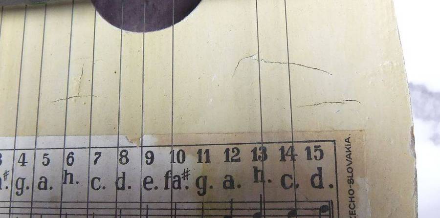 An interesting old harp made in Czecho-Slovakia with loads of character