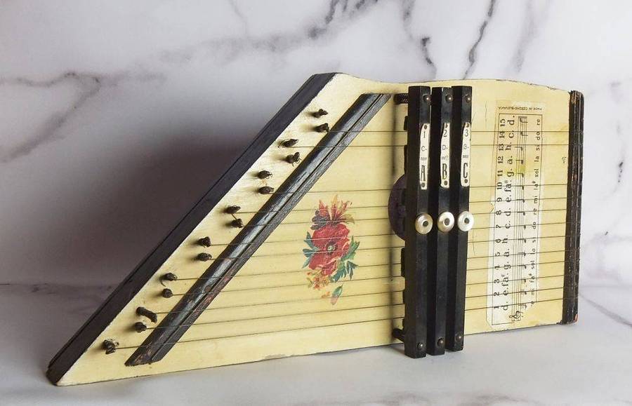 An interesting old harp made in Czecho-Slovakia with loads of character