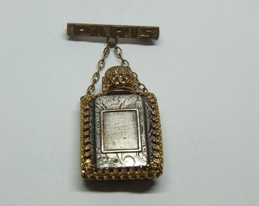 RARE FIND !! A CHARMING VINTAGE 1930`S MINIATURE FRENCH PERFUME BOTTLE BROOCH "PARIS" !!