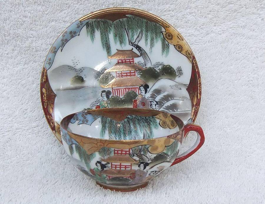 MUST SEE !! A MAGNIFICENT HIGHLY DETAILED VINTAGE SIGNED HAND PAINTED JAPANESE CUP AND SAUCER !!