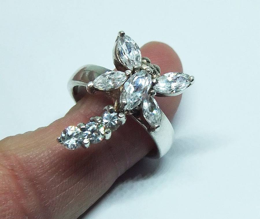 AN AWESOME SOLID STERLING SILVER DRAGONFLY RING WITH STUNNING FACETED CZ STONES PLUS GIFT BOX